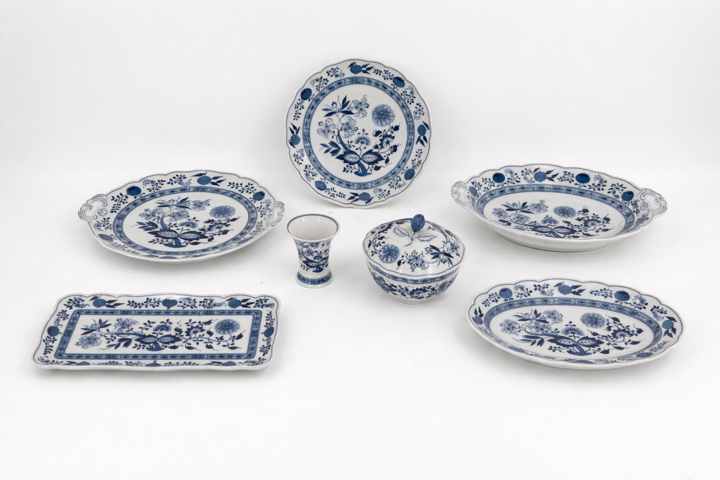 Hutschenreuther service - Blue Onion - Service for 12 (94 pieces)