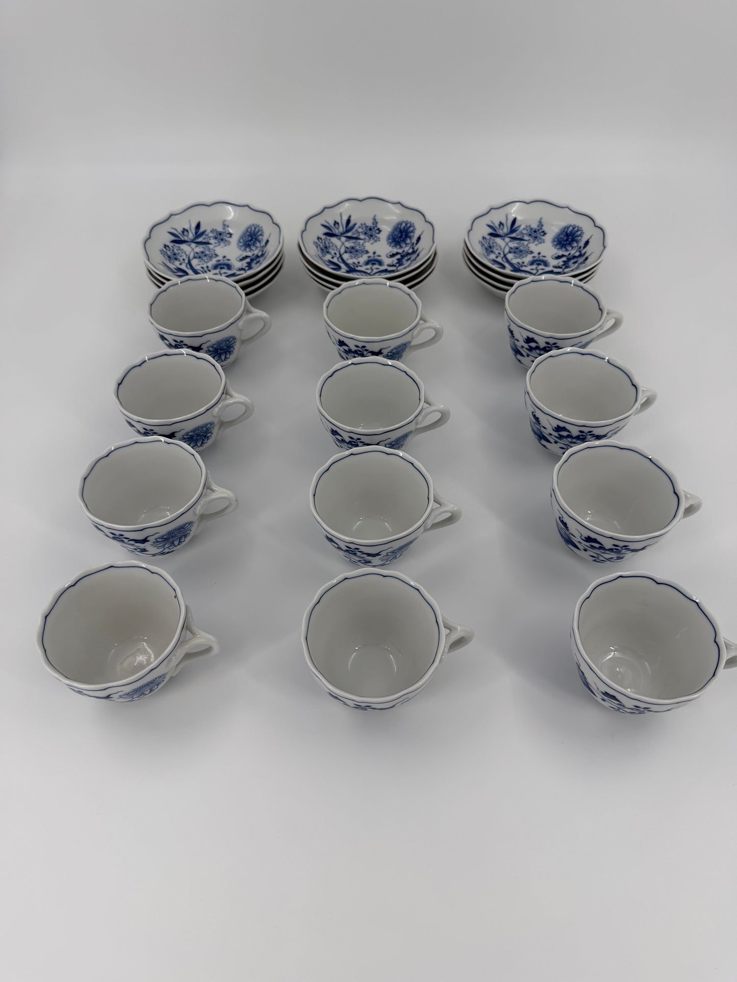 Hutschenreuther service - Blue Onion - Service for 12 (94 pieces)