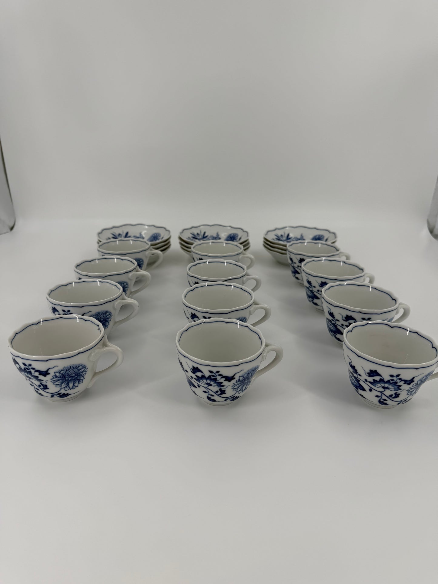 Hutschenreuther service - Blue Onion - Service for 12 (94 pieces)