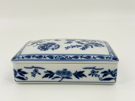 Vista Alegre porcelain box