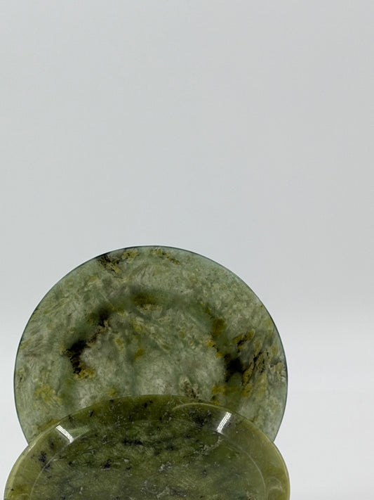 A pair of decorative plates in polished green serpentine