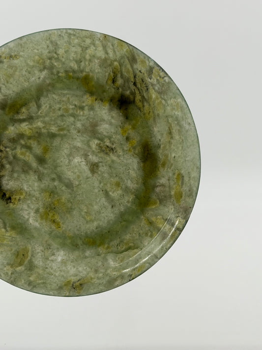 A pair of decorative plates in polished green serpentine