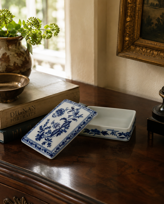 Vista Alegre porcelain box